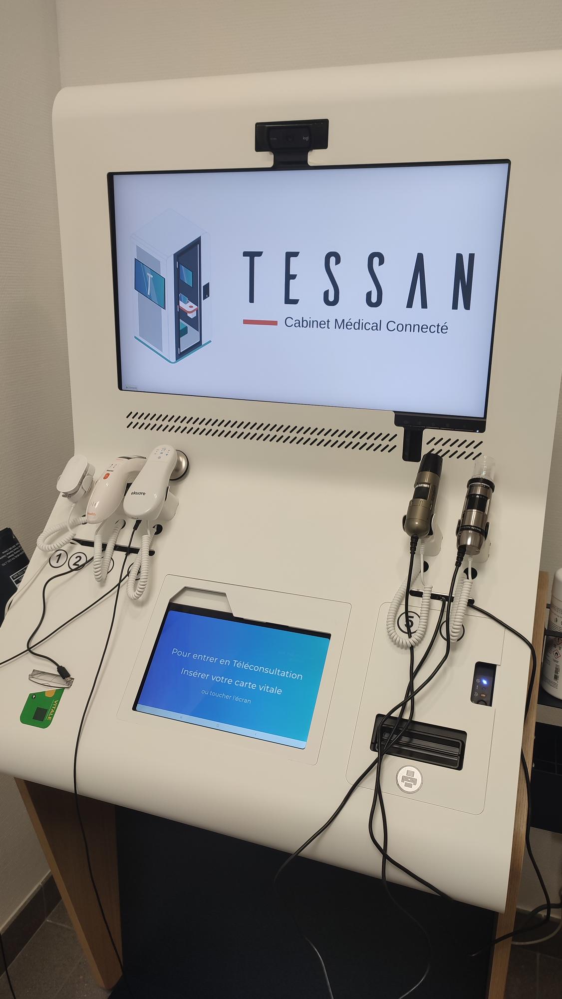 photo Installation d'une borne de téléconsultation