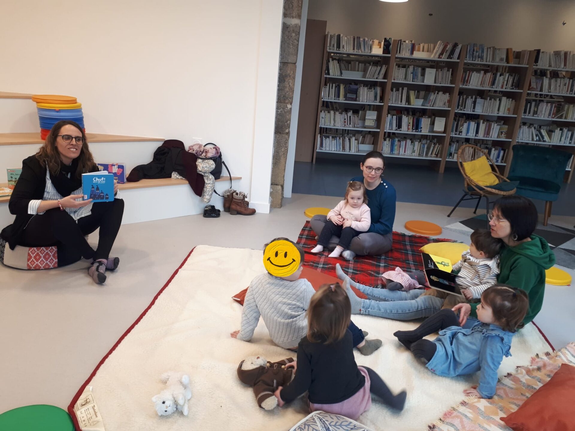 photo Lecture câline à la bibliothèque